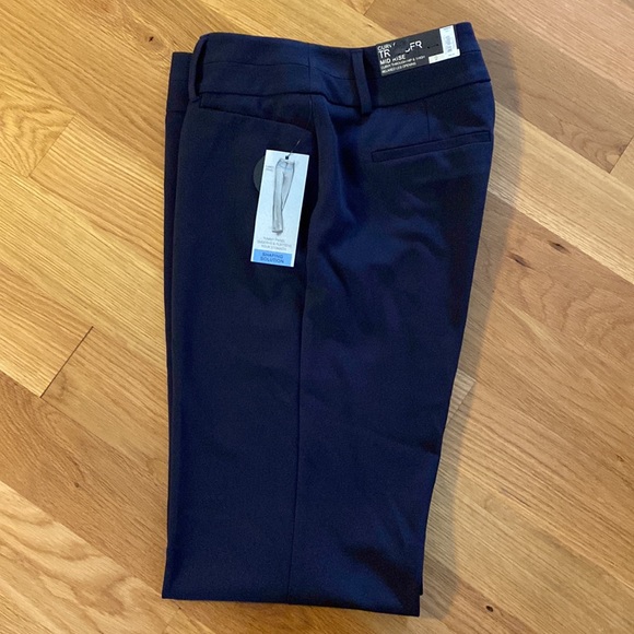 Mid-rise Trouser with “slimming” solution - Picture 3 of 4